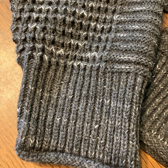 Abound Women’s Cropped Sweater - Picture 3 of 5